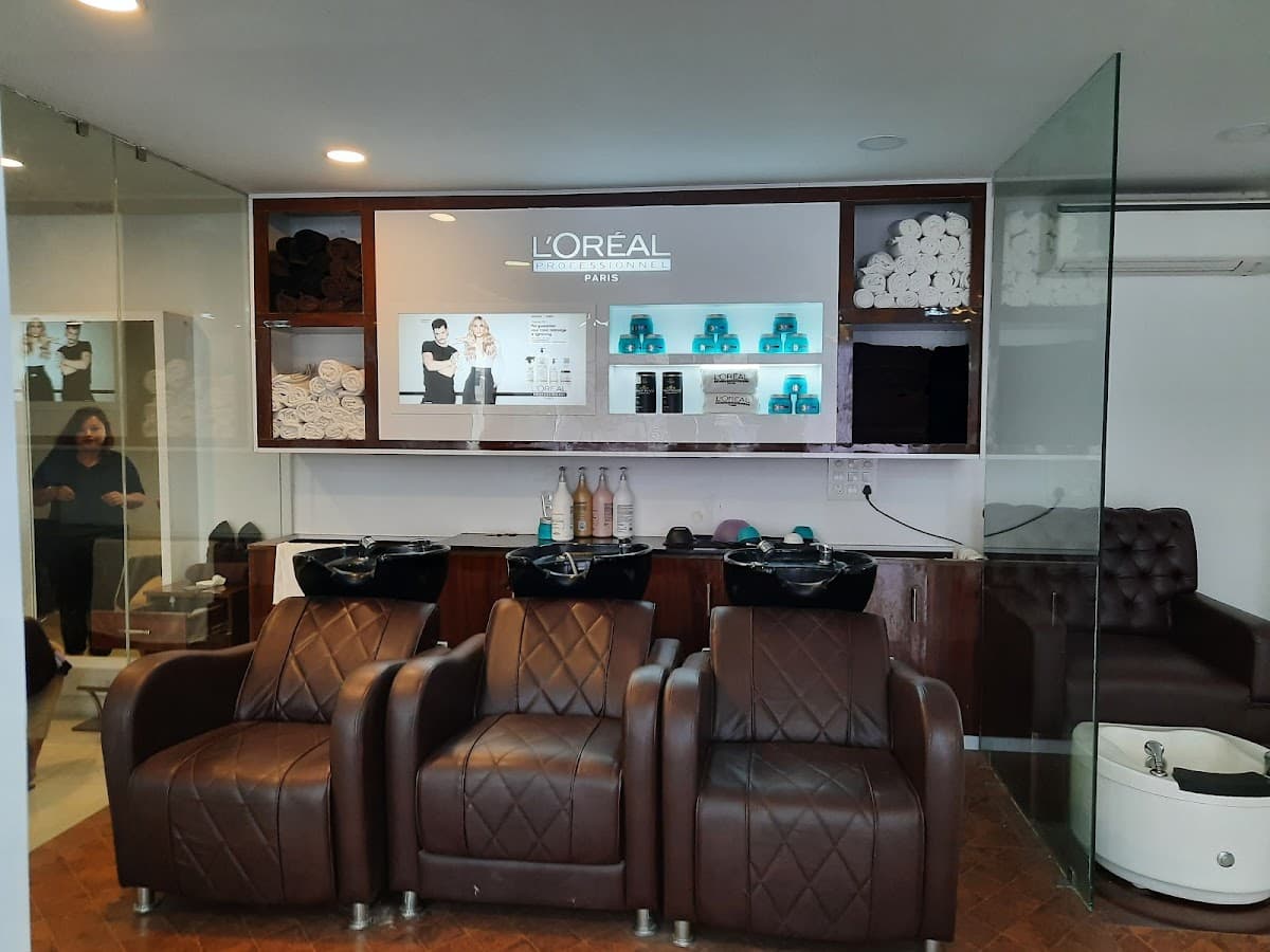 Lush Professional Unisex Salon