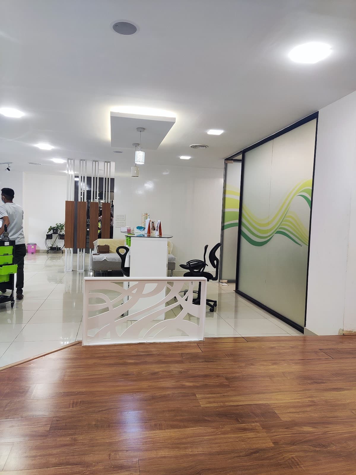Style Waves Unisex Salon & Beauty studio