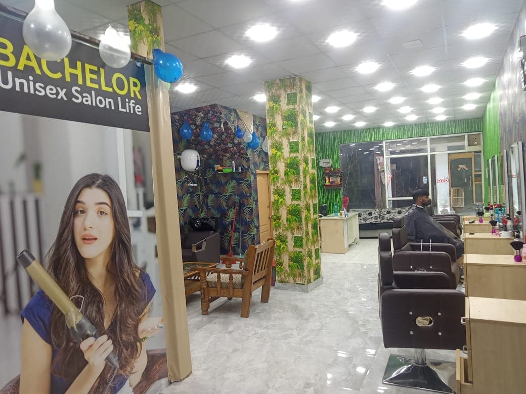 Bachelor salon