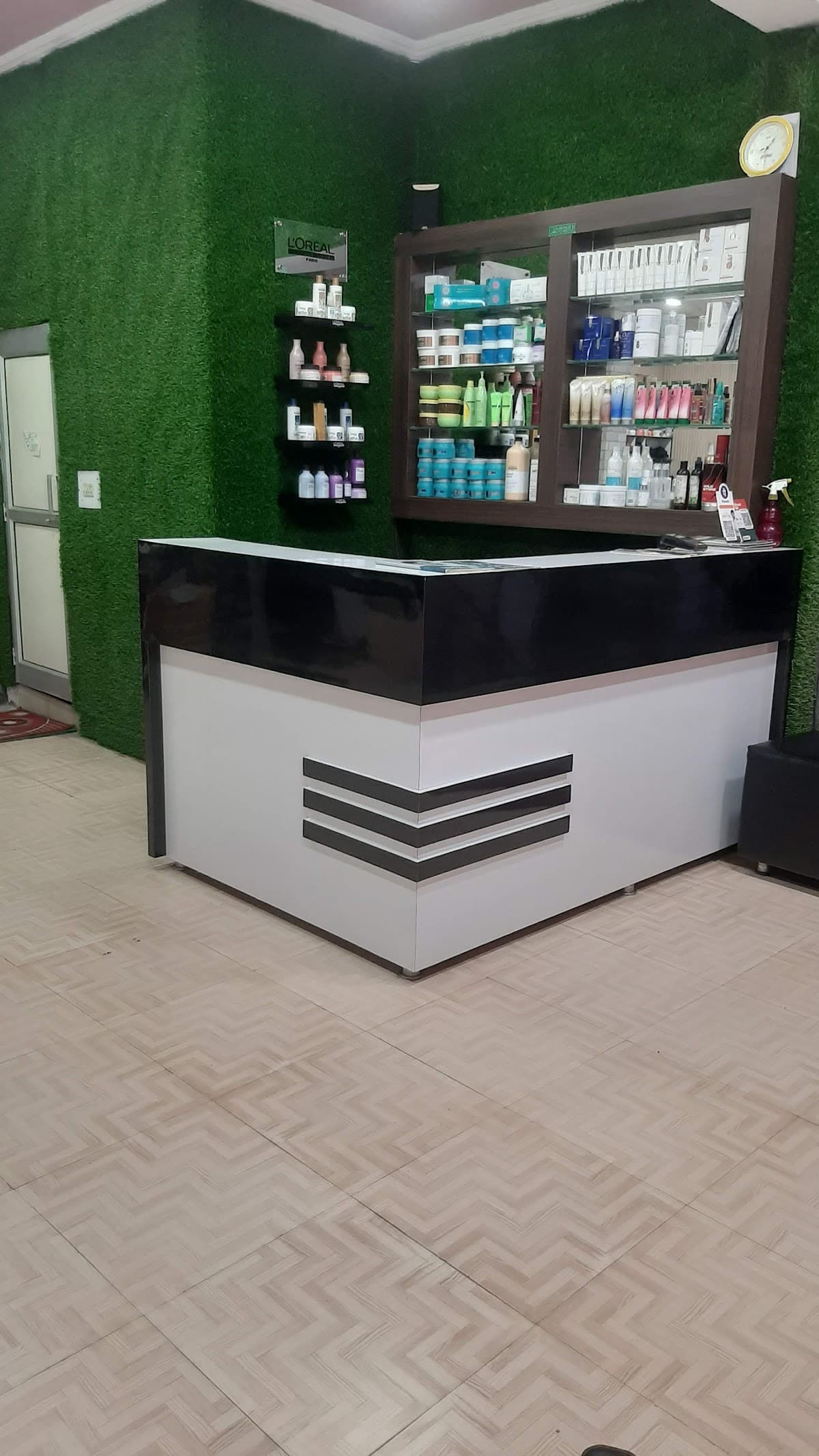 Hair X Unisex Salon