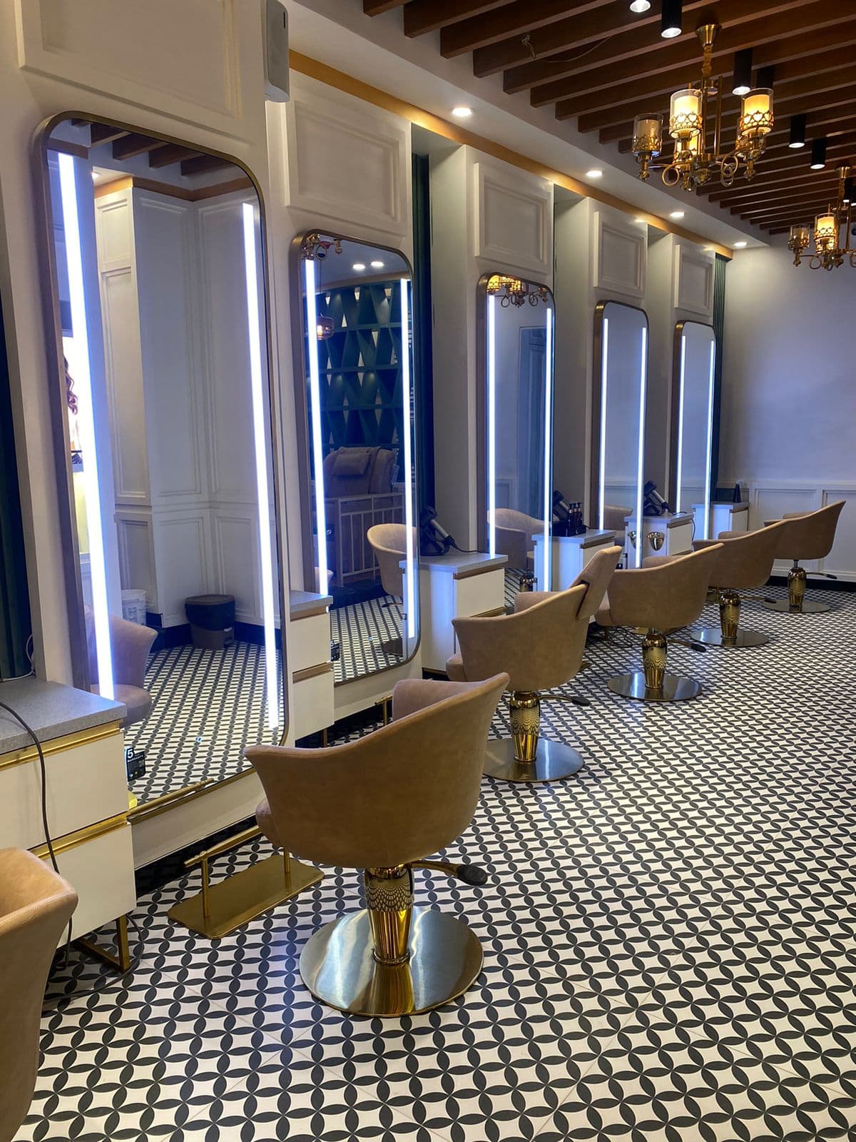 Looks Salon