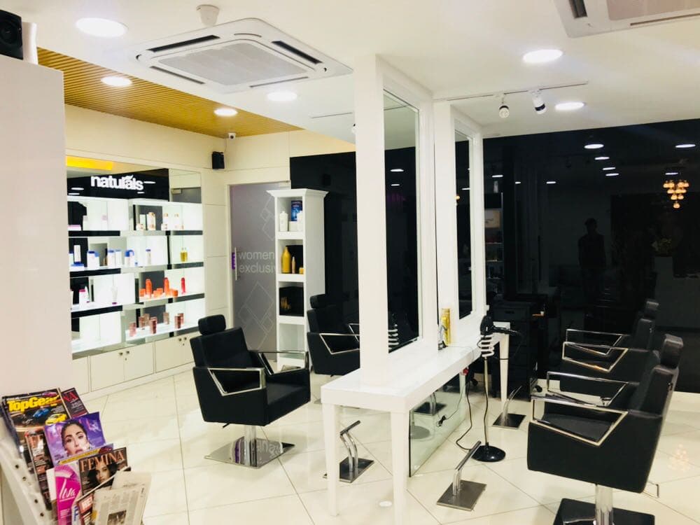 Naturals Lounge unisex salon and spa