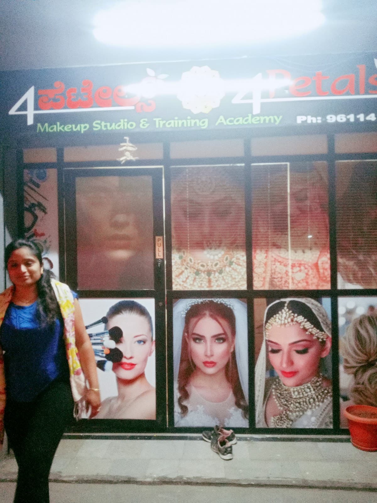 4 Petals Women's Beauty Salon