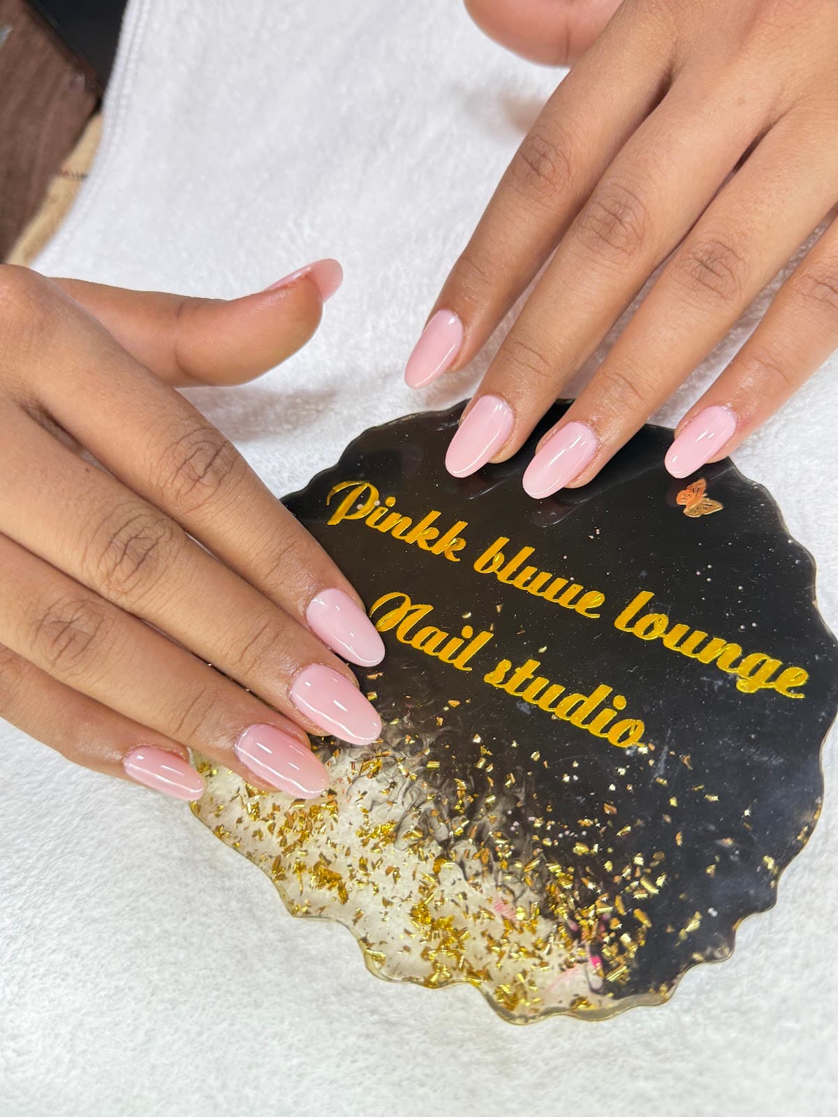 Pinkk Bluue Lounge (Unisex Salon)