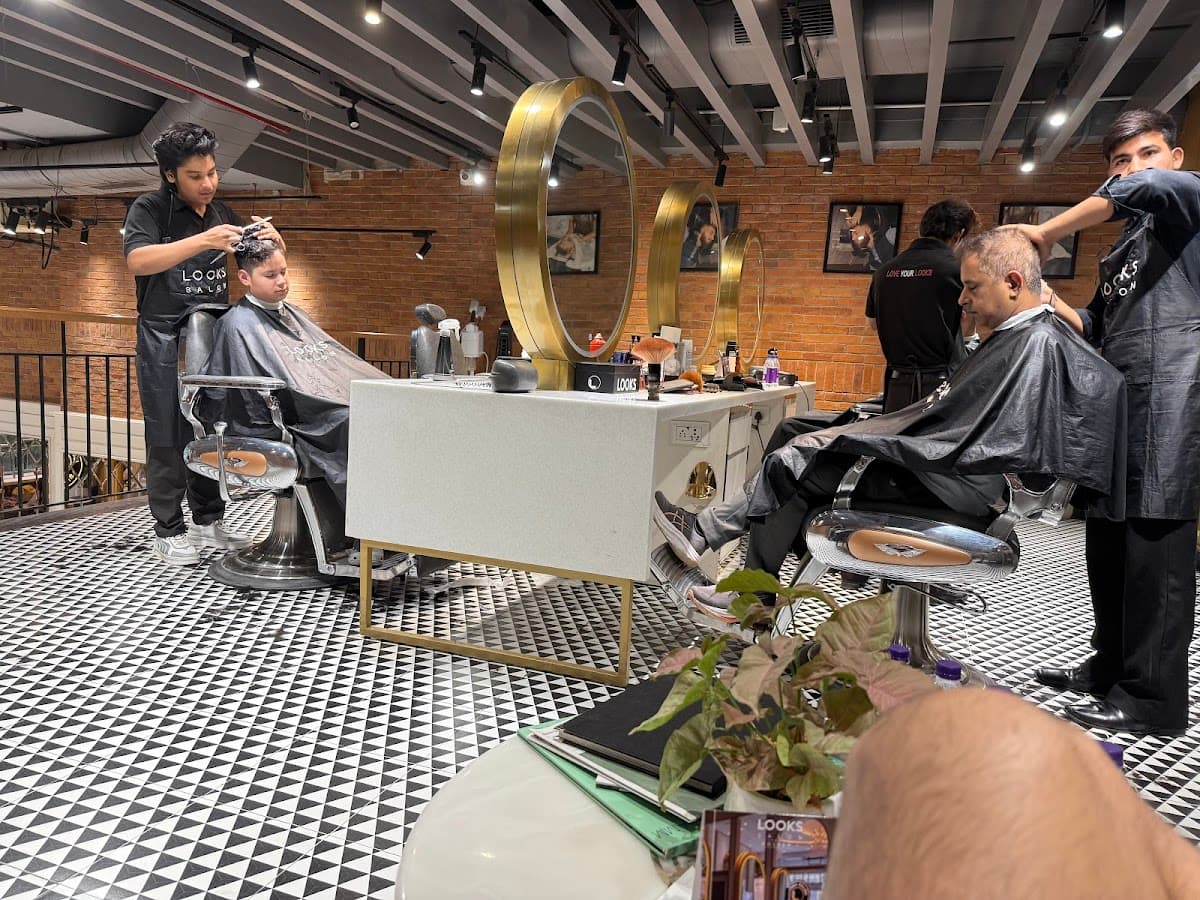 Looks Salon, Golden I, Techzone 4