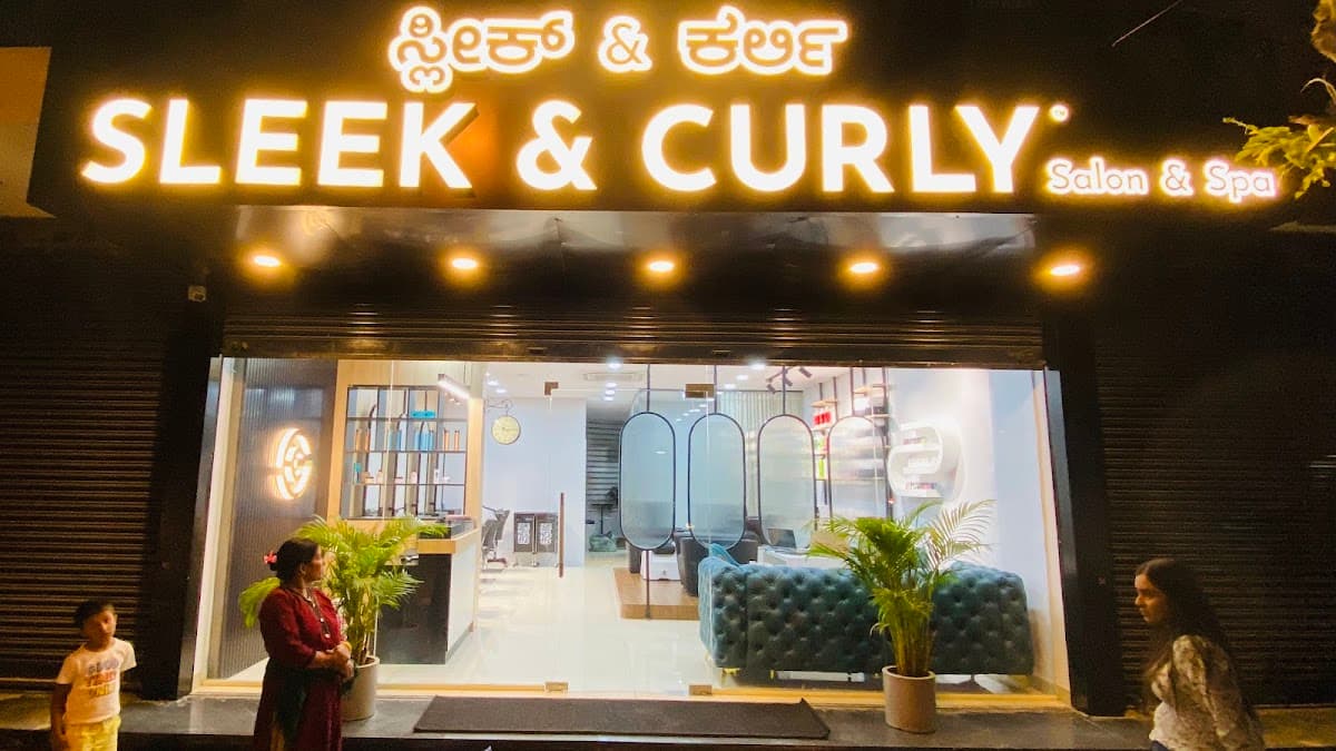 Sleek & Curly Unisex Salon