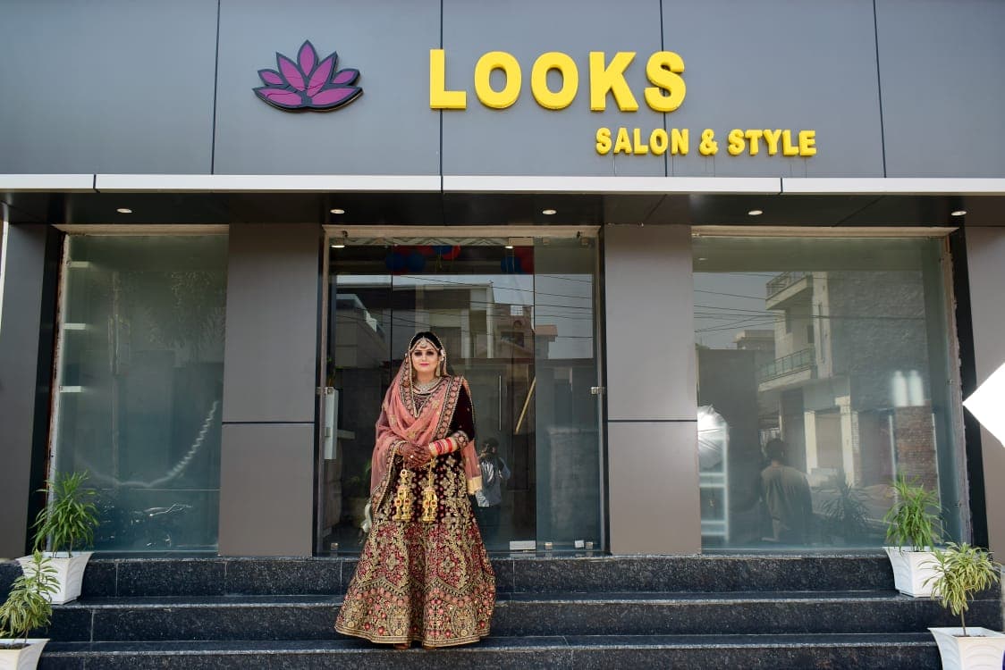 Looks Salon & Style