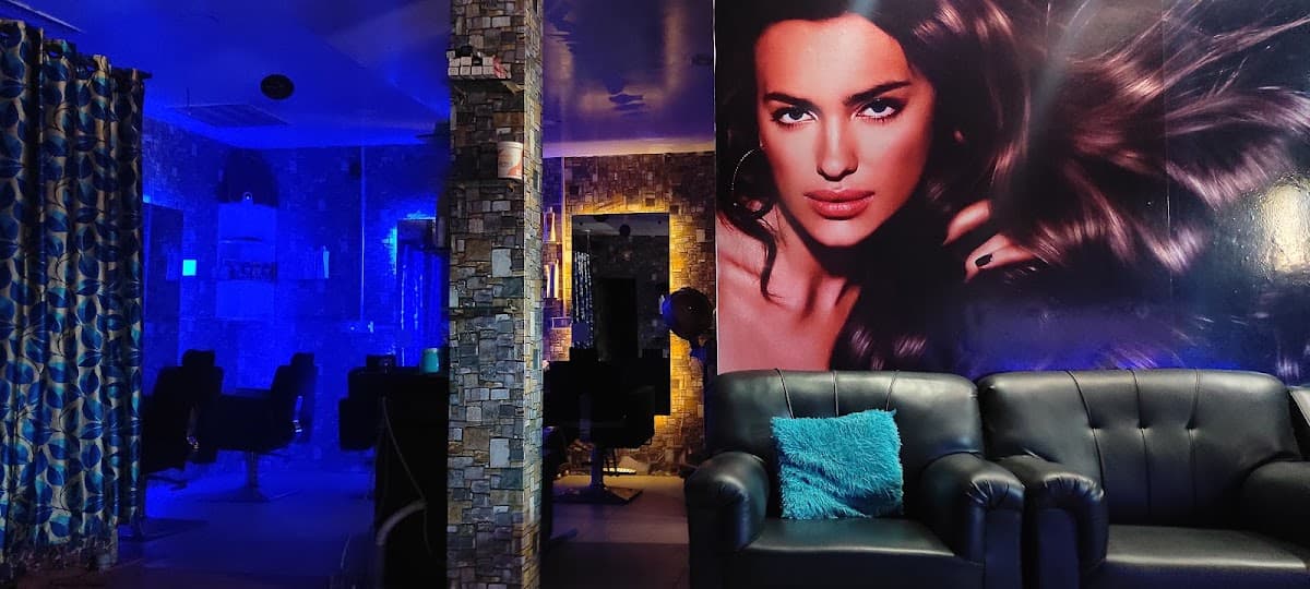 DELHI UNISEX FAMILY SALON