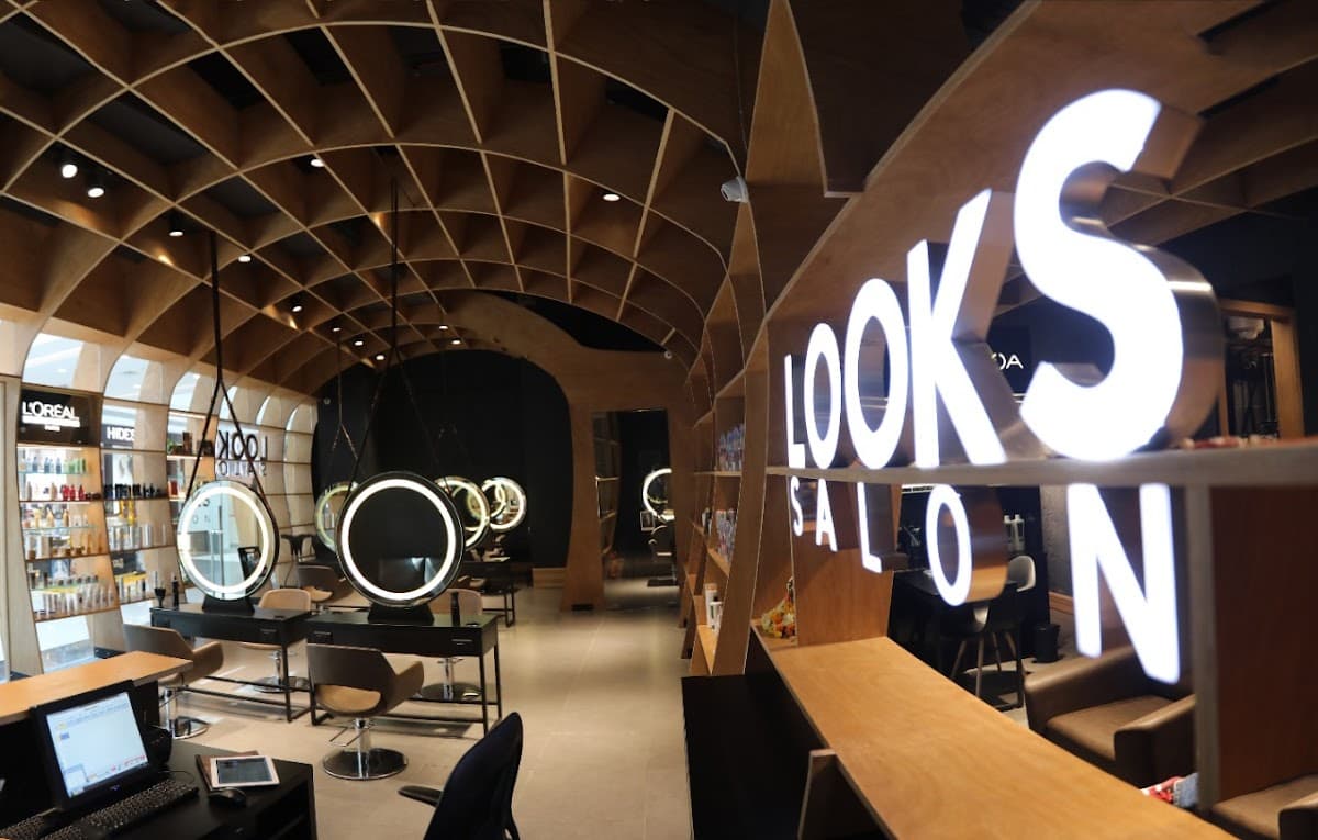 Looks Salon, 100 feet road, Indiranagar