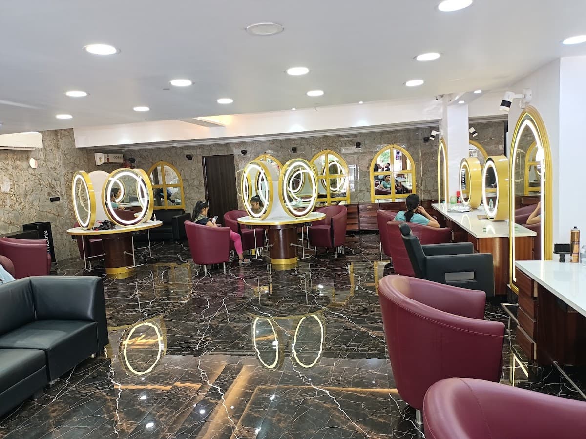Rush Salon - Best Ladies Parlour | Bridal Makeup Artist | Beauty Makeup Salon | Top Bridal Makeup Beauty Parlours in Surat
