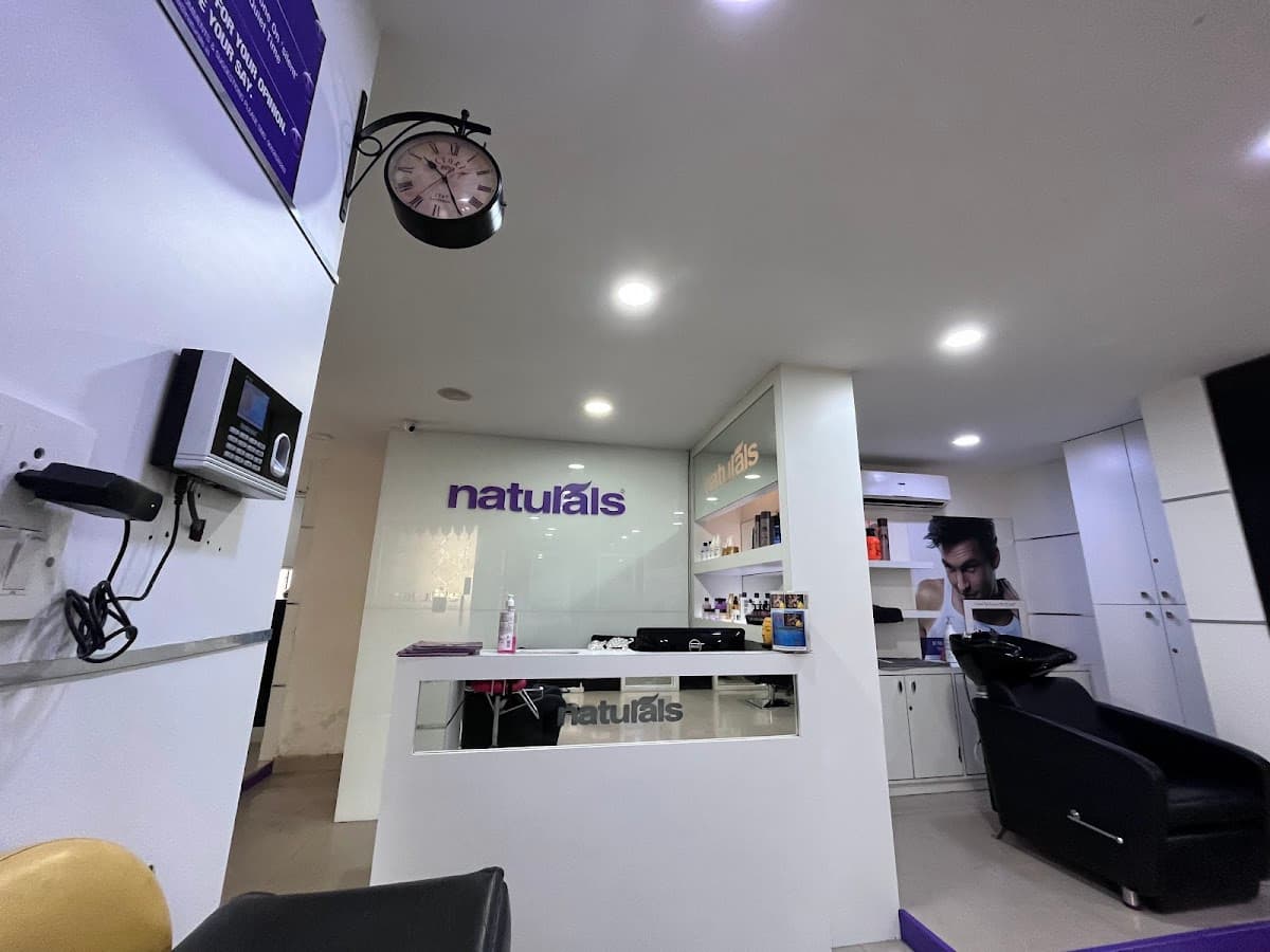 Naturals Salon