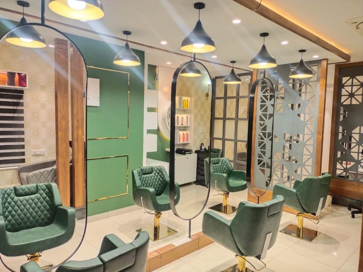 1995 Unisex Salon