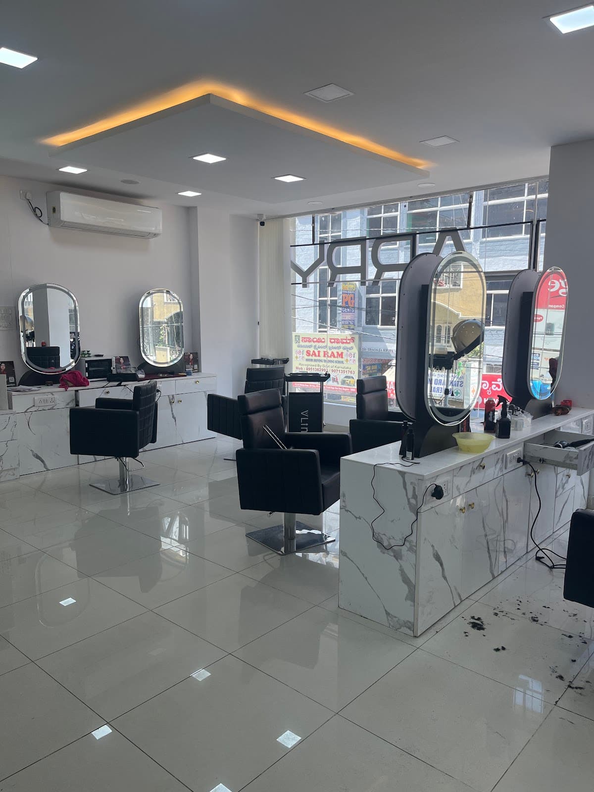 Jeff & Larry Unisex Salon