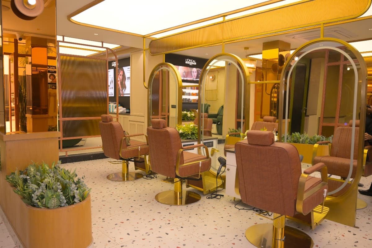 Looks Salon Nadesar