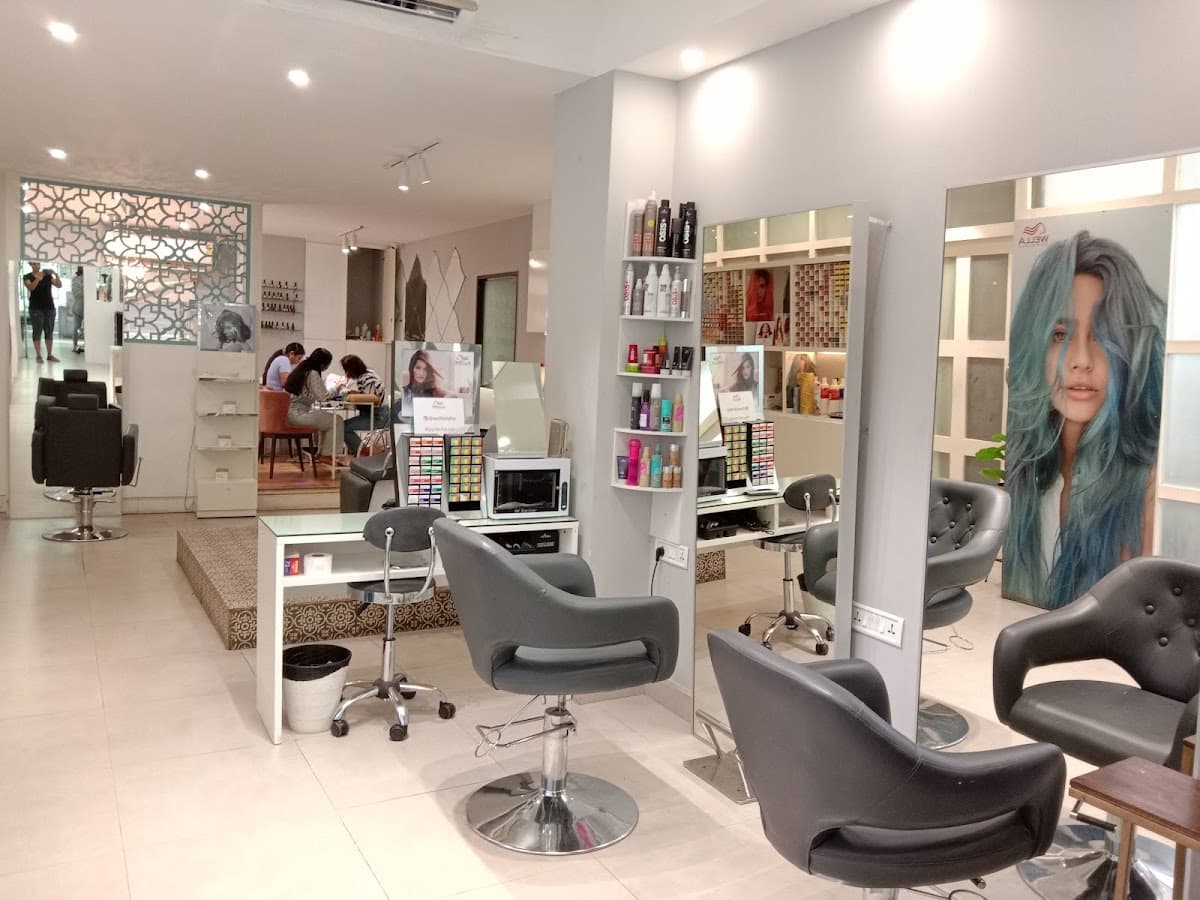 GlossNGlass: Top Makeup Artist Courses in Bangalore