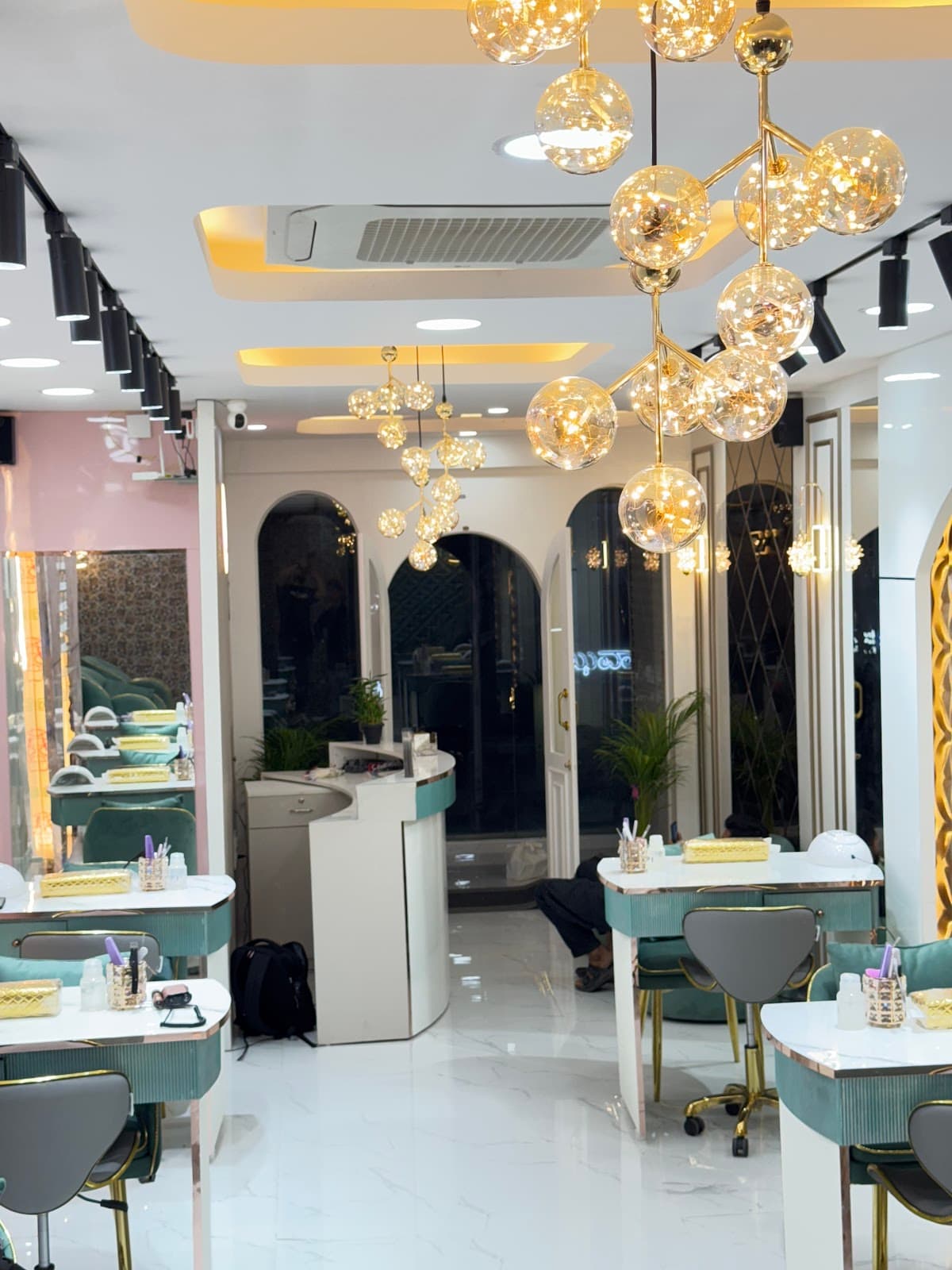 Nail Room