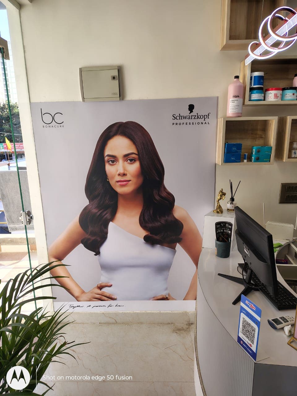 Tan N' Hue Unisex salon