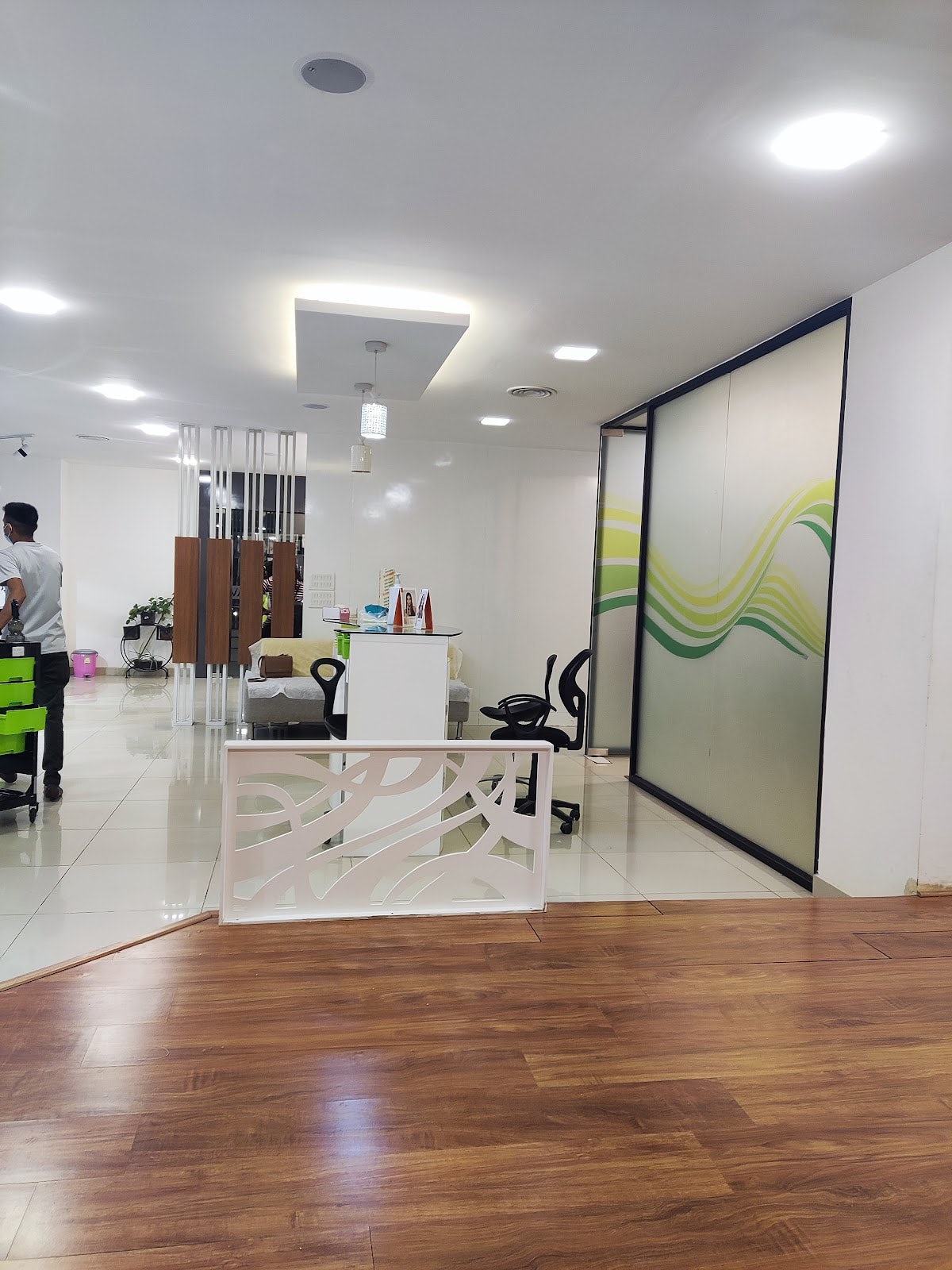 Style Waves Unisex Salon & Beauty studio interior